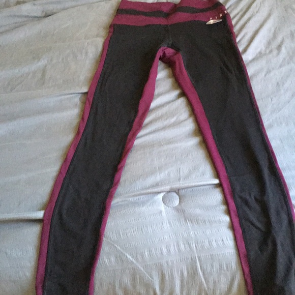 NWT VS PINK Ultimate color block leggings - Picture 2 of 5